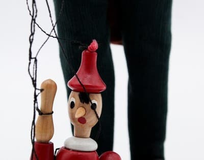 Byers' Choice 1998 Puppeteer Pinocchio Puppet Man The Carolers Christmas Doll - Thumbnail 5