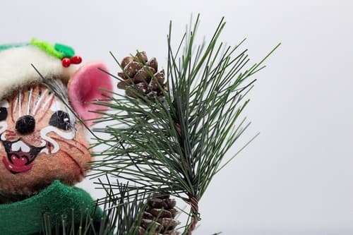Vintage 2012 ANNALEE Mobilitee MOUNTAIN SQUIRREL Christmas Artisan Doll 6" w/Tag - Thumbnail 3