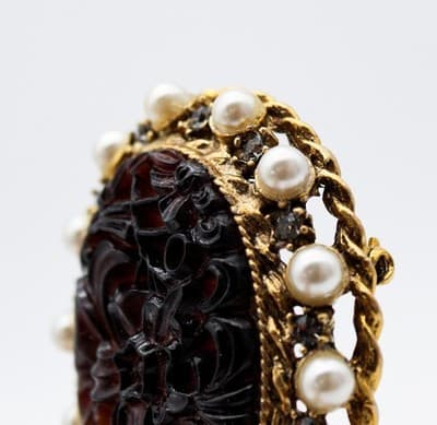 Vintage Amber Brown Carved Glass Faux Pearl & Rhinestone Floral Pin Brooch - Thumbnail 5