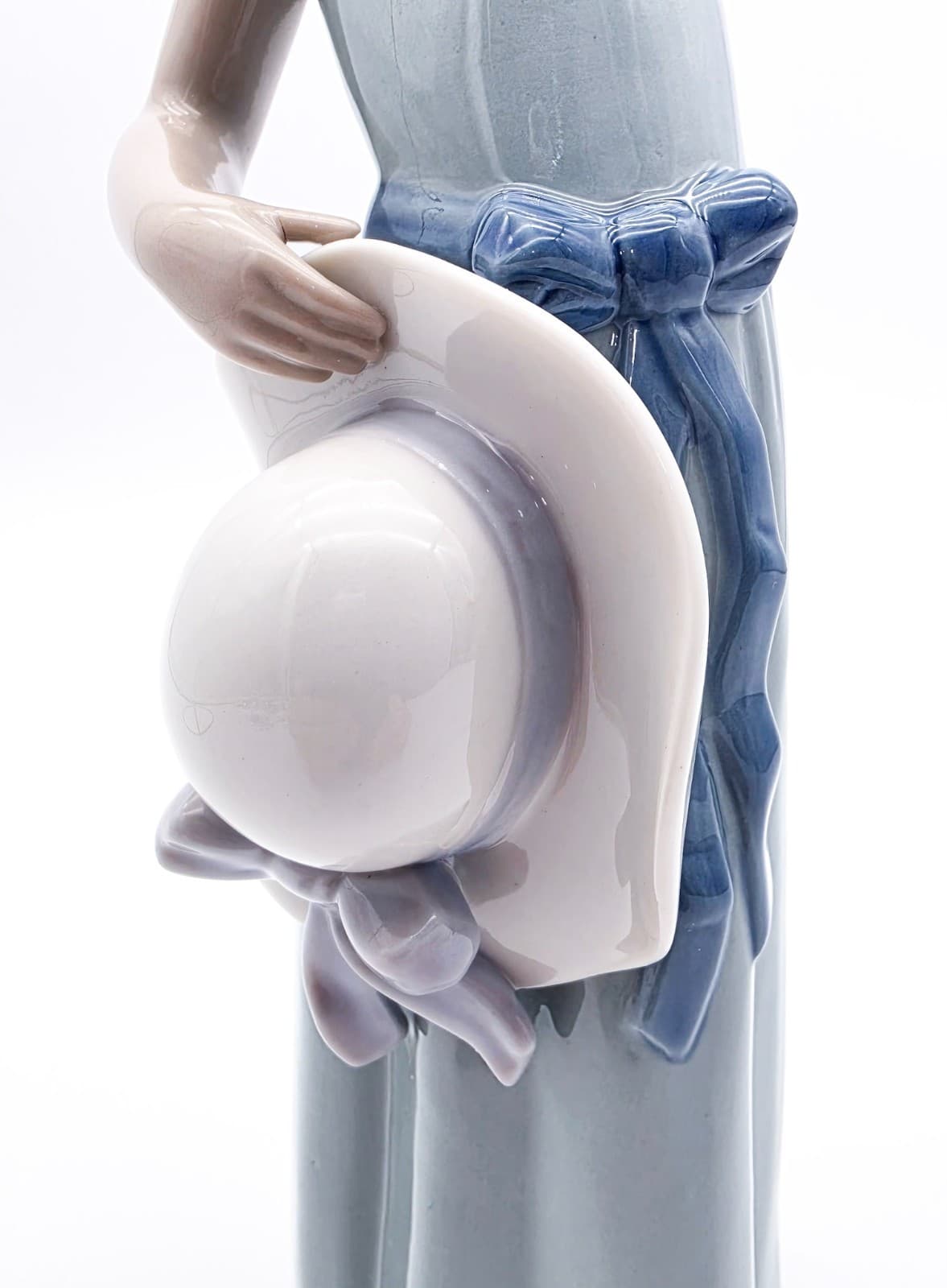 Lladro Prissy #01005010 Spain Glossy Porcelain Figure By Francisco Catala - Thumbnail 4