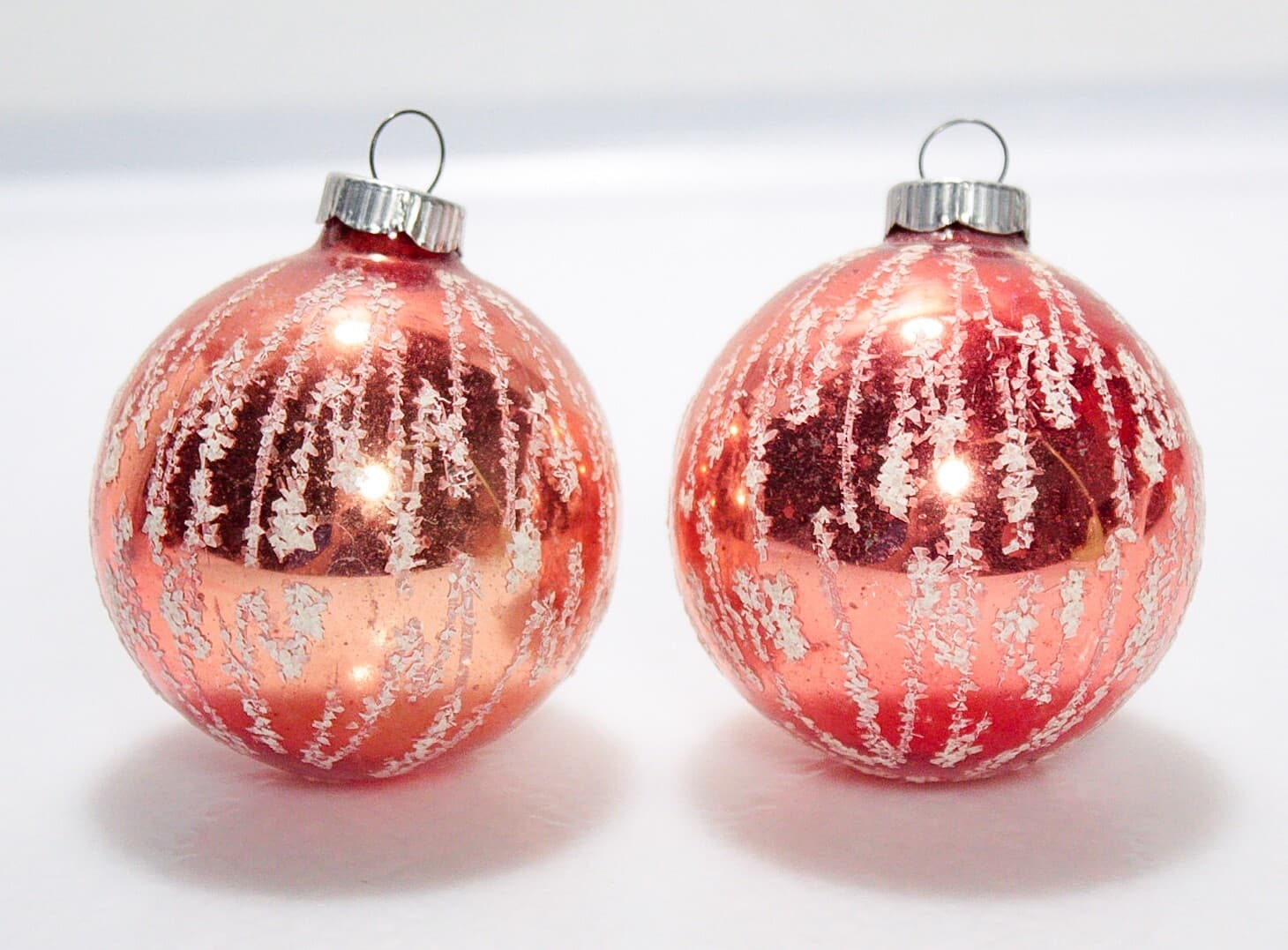 Vintage Pair Made In Germany Red White Mica Glass Ball Christmas Ornaments - Thumbnail 4