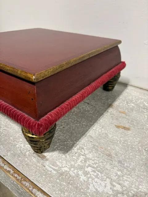 Red Wooden Pedestal With Gold Legs - Thumbnail 2
