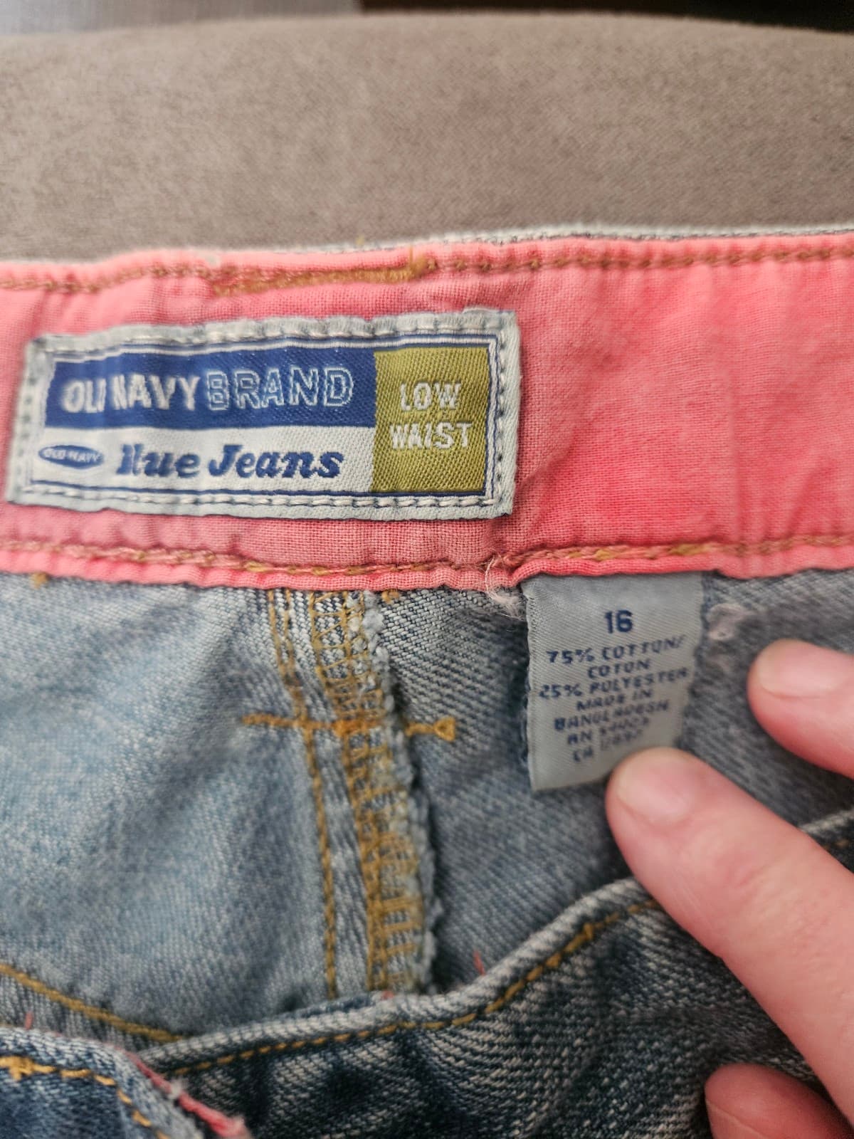 Womens old navy cropped. Size 16 - Thumbnail 3