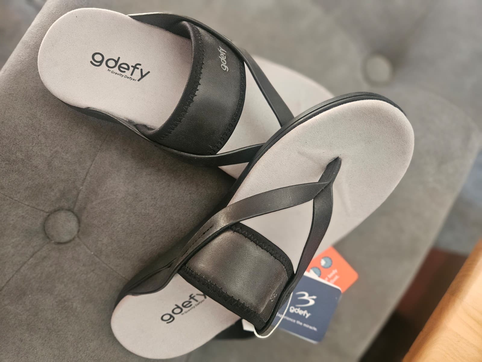 GDEFY sandals/ flip flops. Size 8. New with tags - Image 1