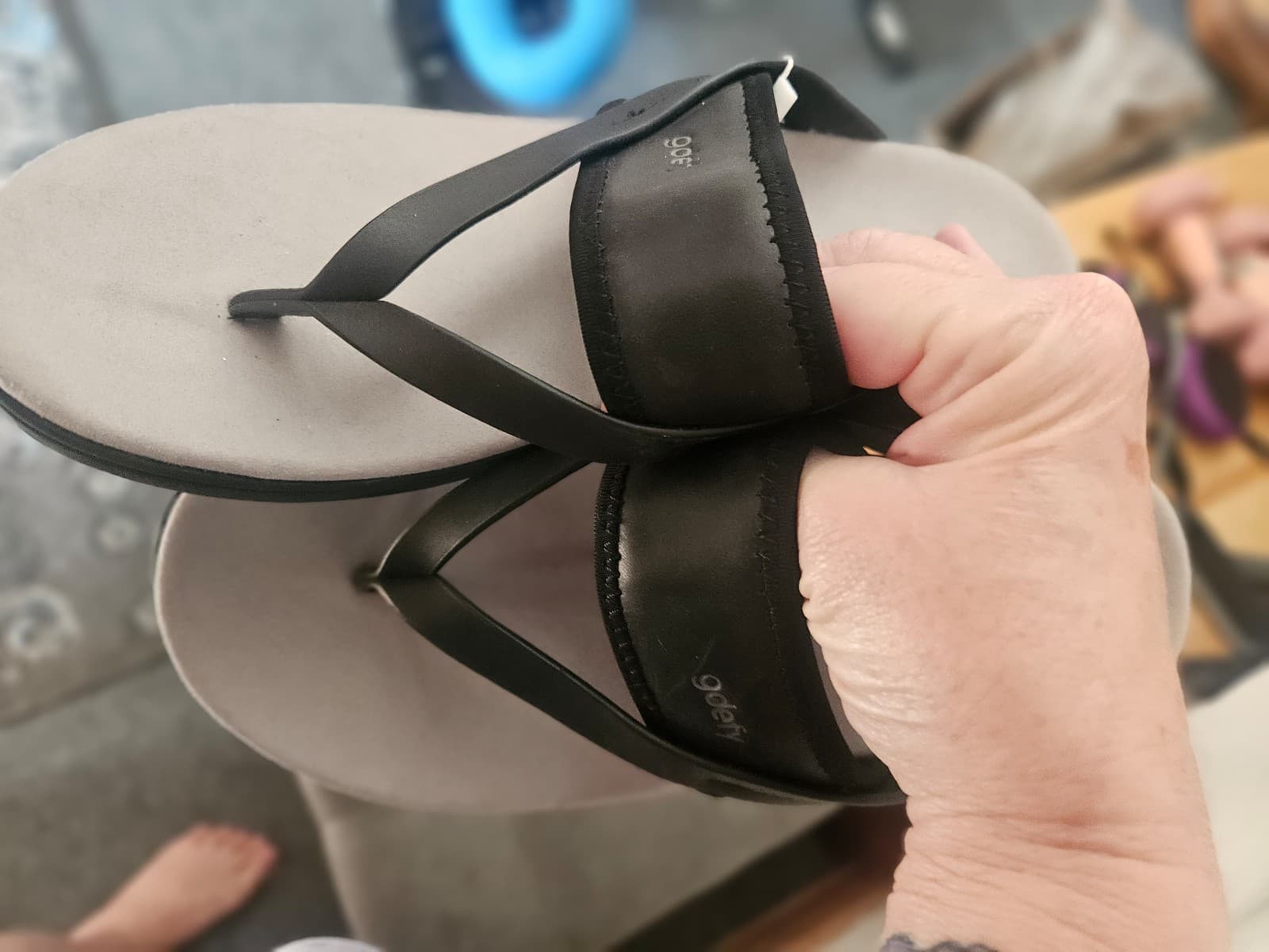 GDEFY sandals/ flip flops. Size 8. New with tags - Thumbnail 4