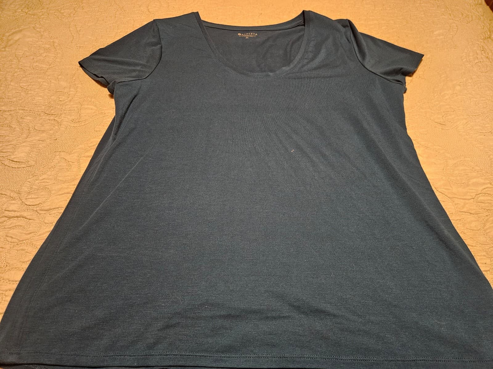 Athleta tee. XL. - Thumbnail 2
