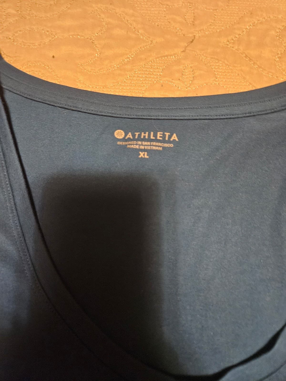 Athleta tee. XL. - Thumbnail 4