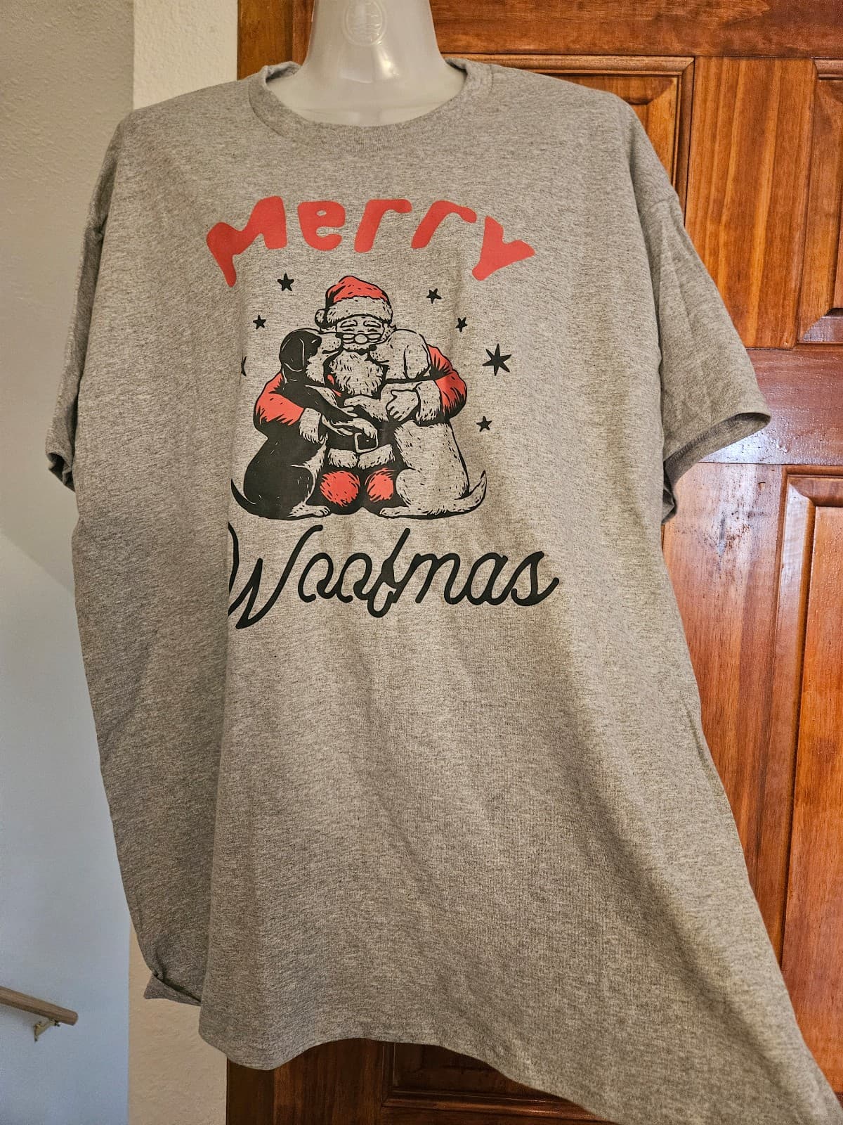 Merry woofmas tee shirt. New XL. - Image 1