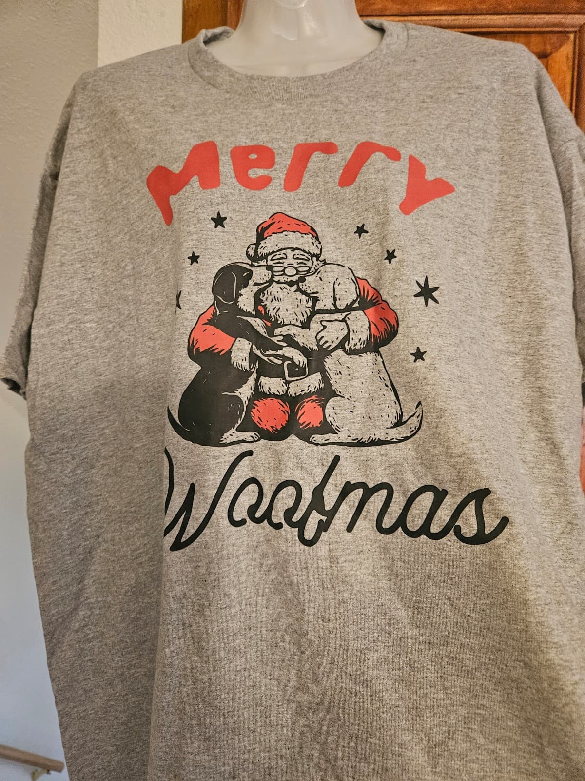 Merry woofmas tee shirt. New XL. - Thumbnail 2