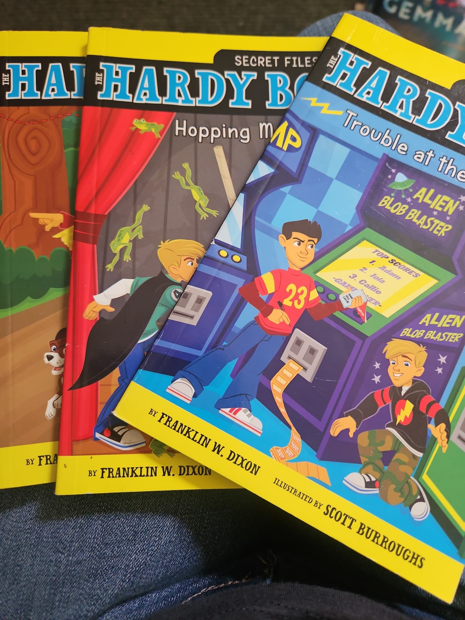 3 hardy Boy's books. Buy 3 book listings gwt 1 free - Image 1