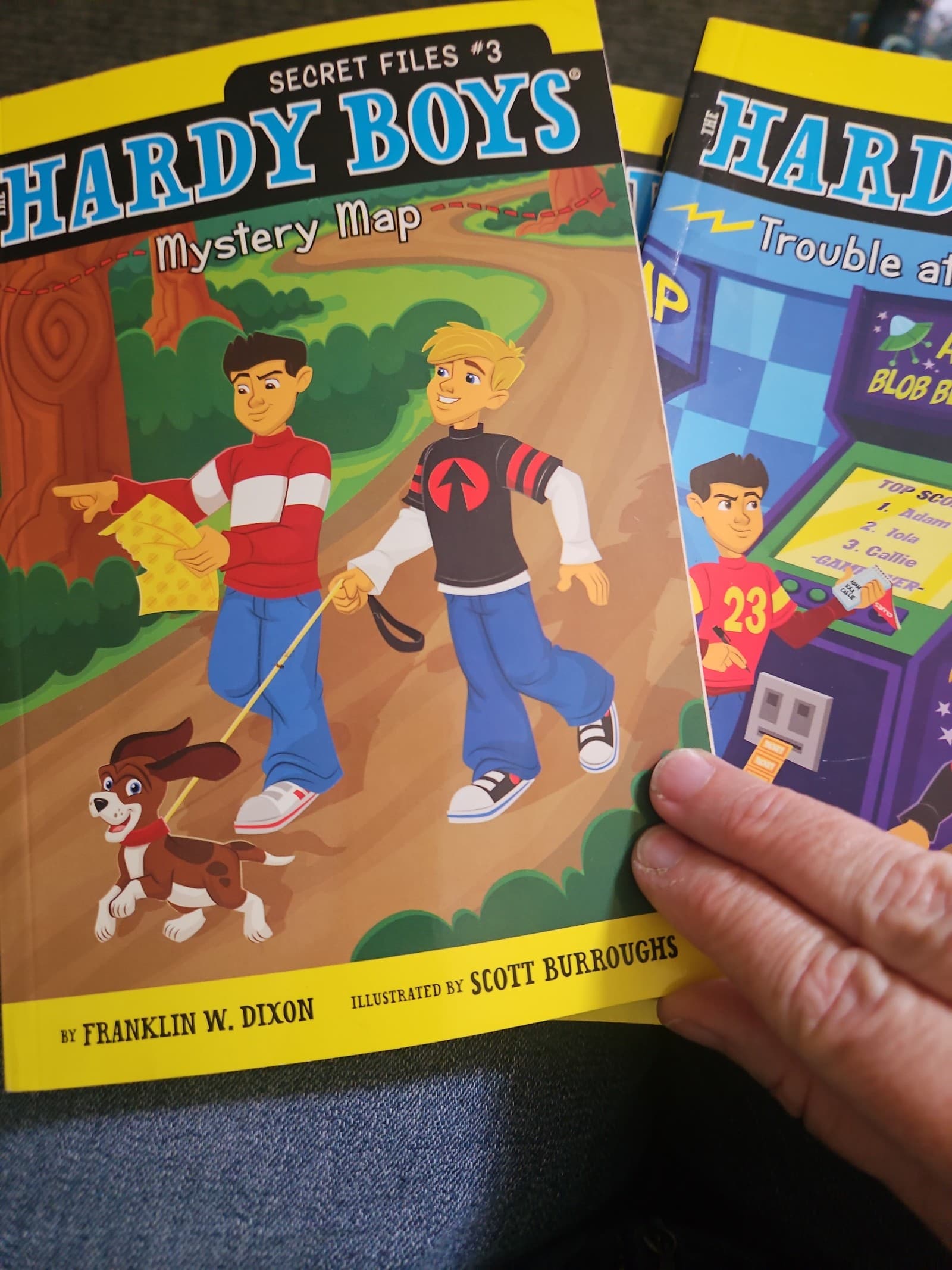 3 hardy Boy's books. Buy 3 book listings gwt 1 free - Thumbnail 2