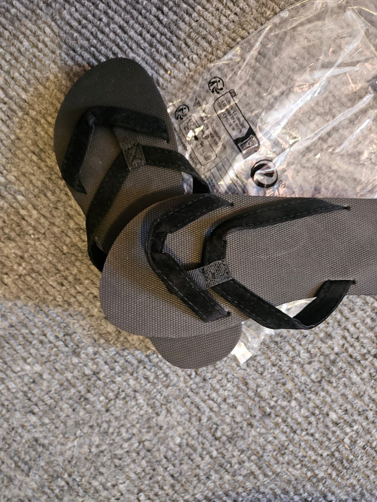 Women's size 40 flip flops 8.5. - 9 New - Thumbnail 2
