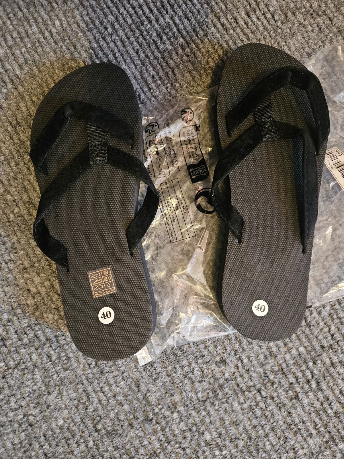 Women's size 40 flip flops 8.5. - 9 New - Image 1