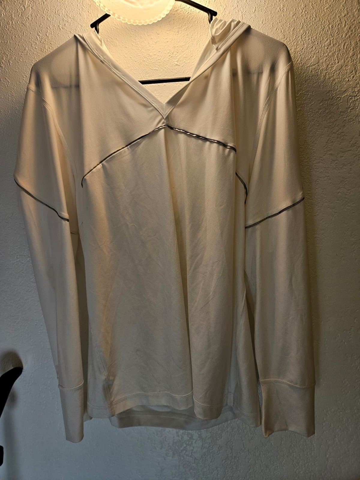 Gap body active top/ hoody. New without tags XL - Image 1