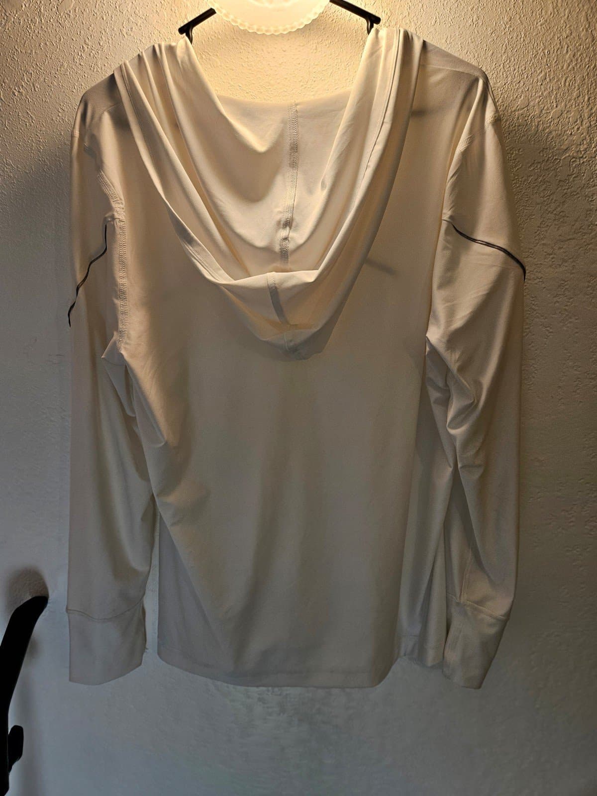 Gap body active top/ hoody. New without tags XL - Thumbnail 2