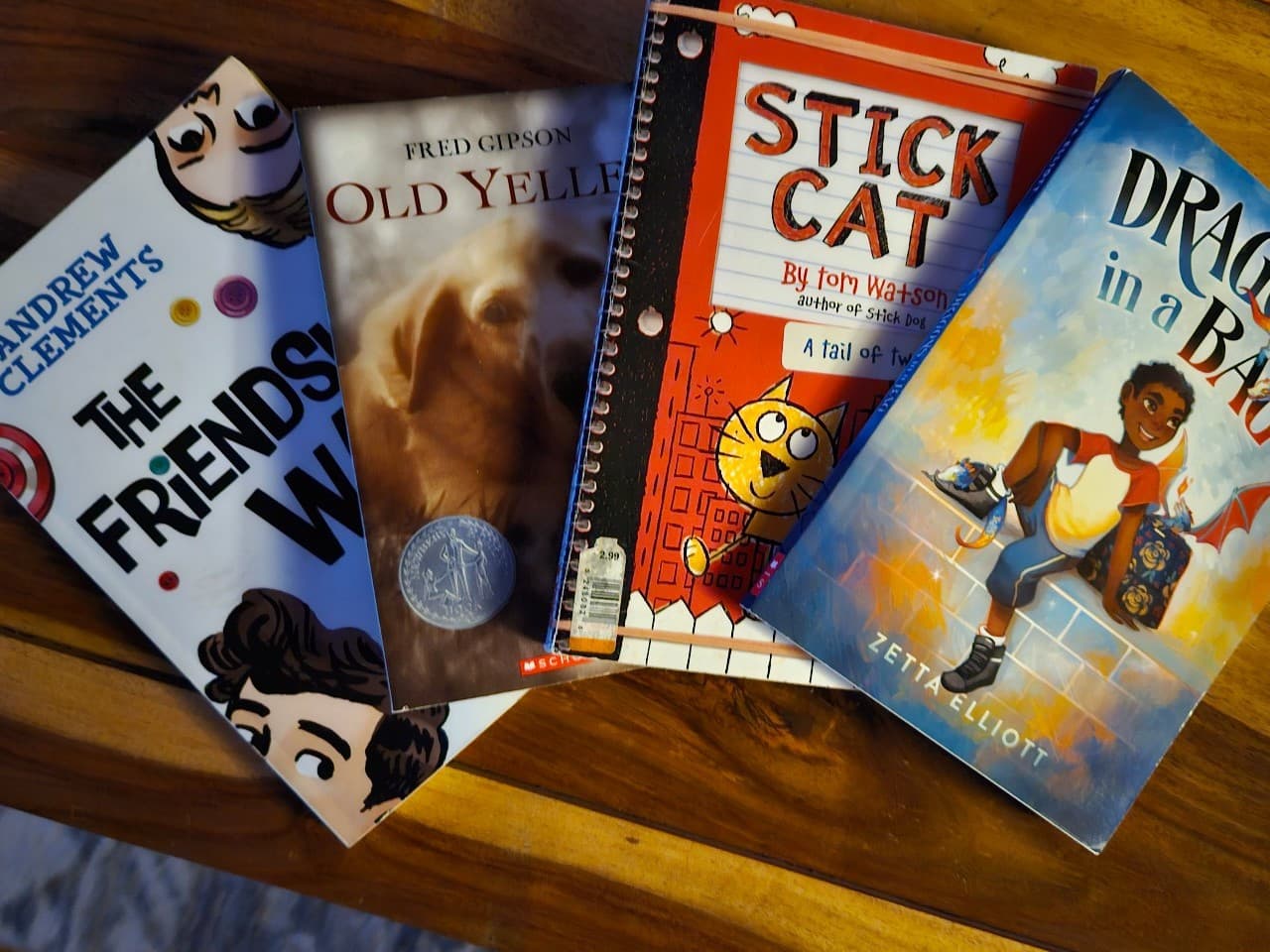 4 book bundle. Chapter books - Thumbnail 2