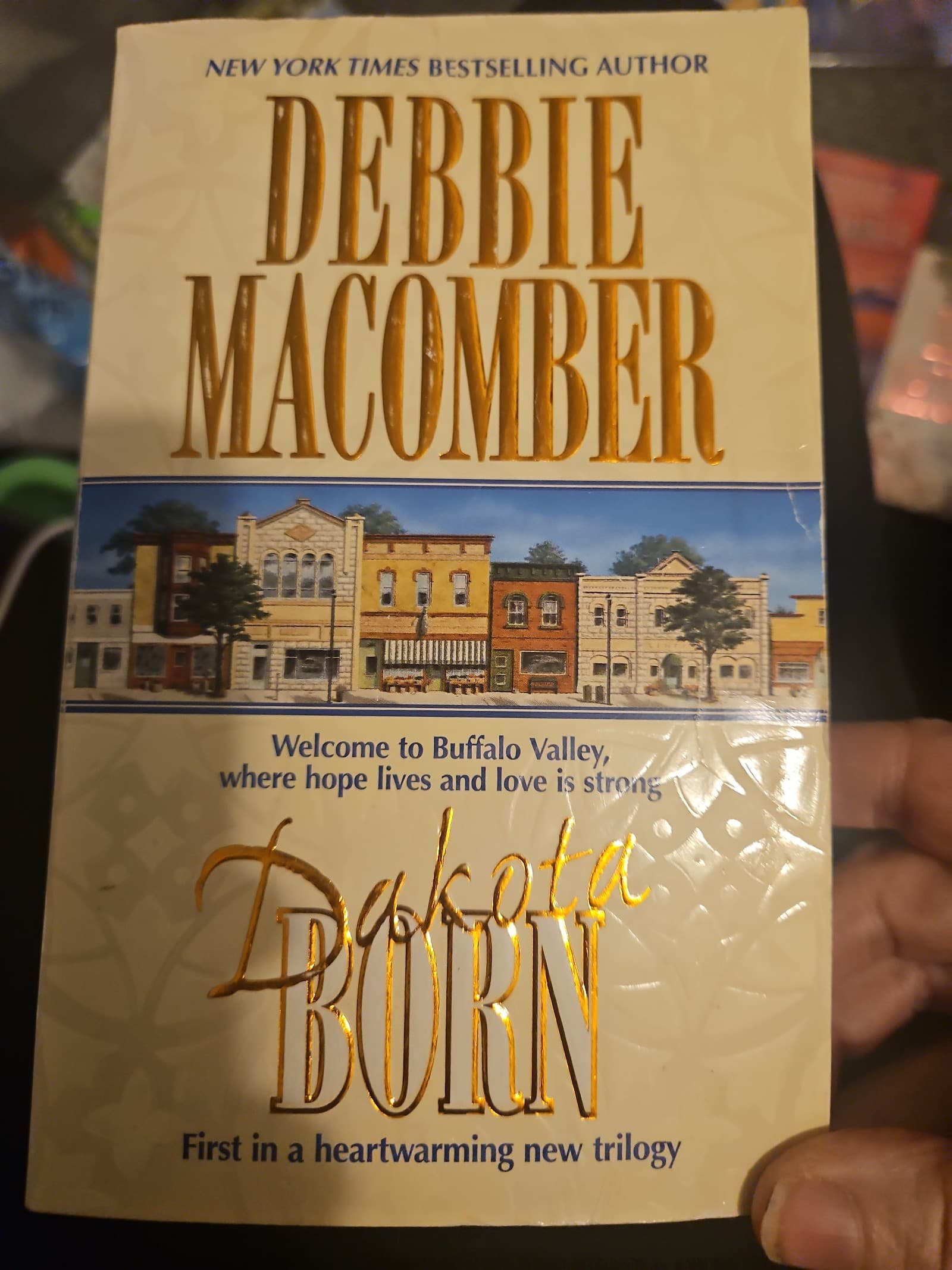 Debbie Macomber. Dakota born. Buy 3 books, get 1 free - Image 1