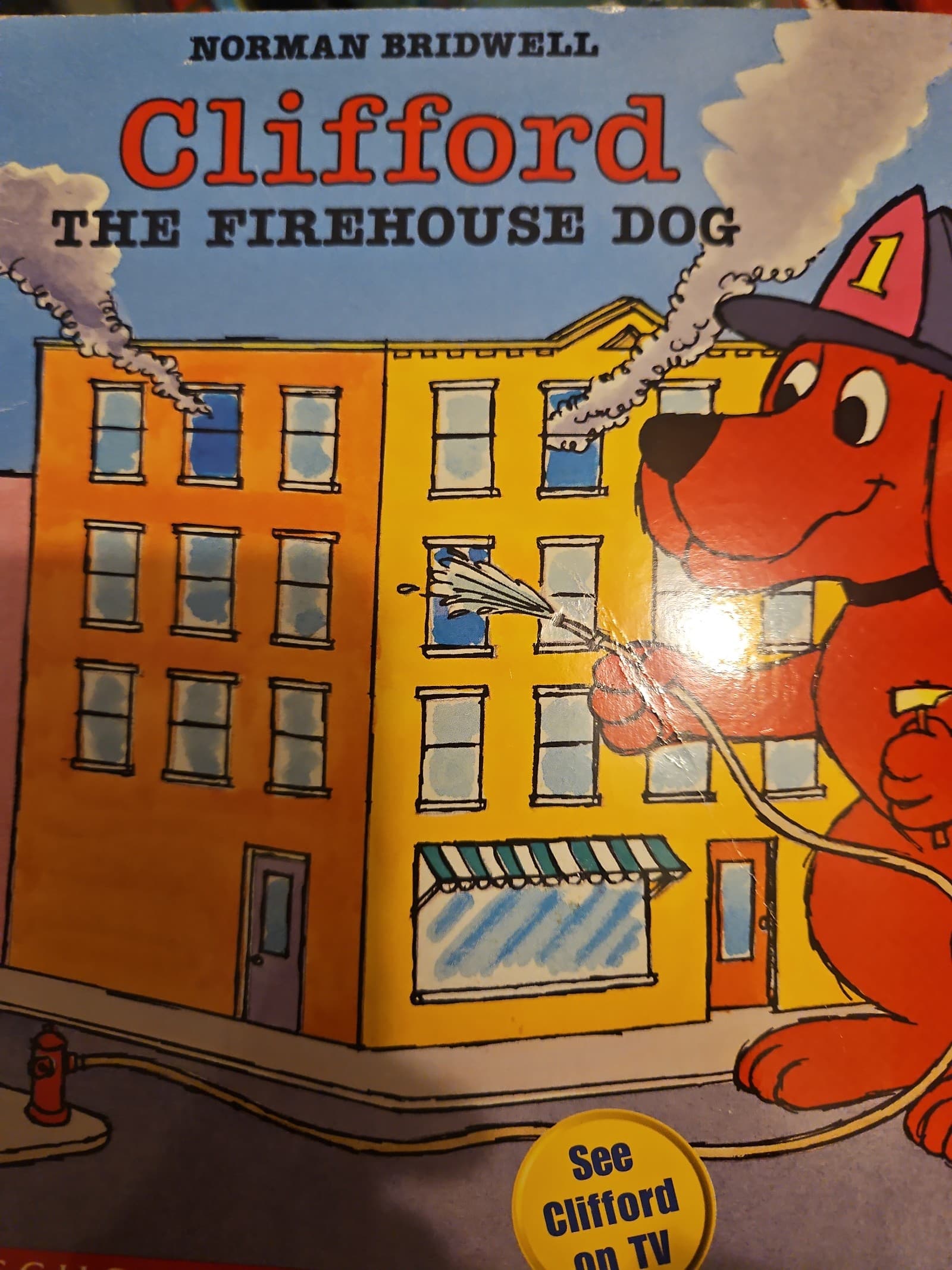 Clifford the firehouse dog. Buy 3 book listings, get 1 free - Image 1