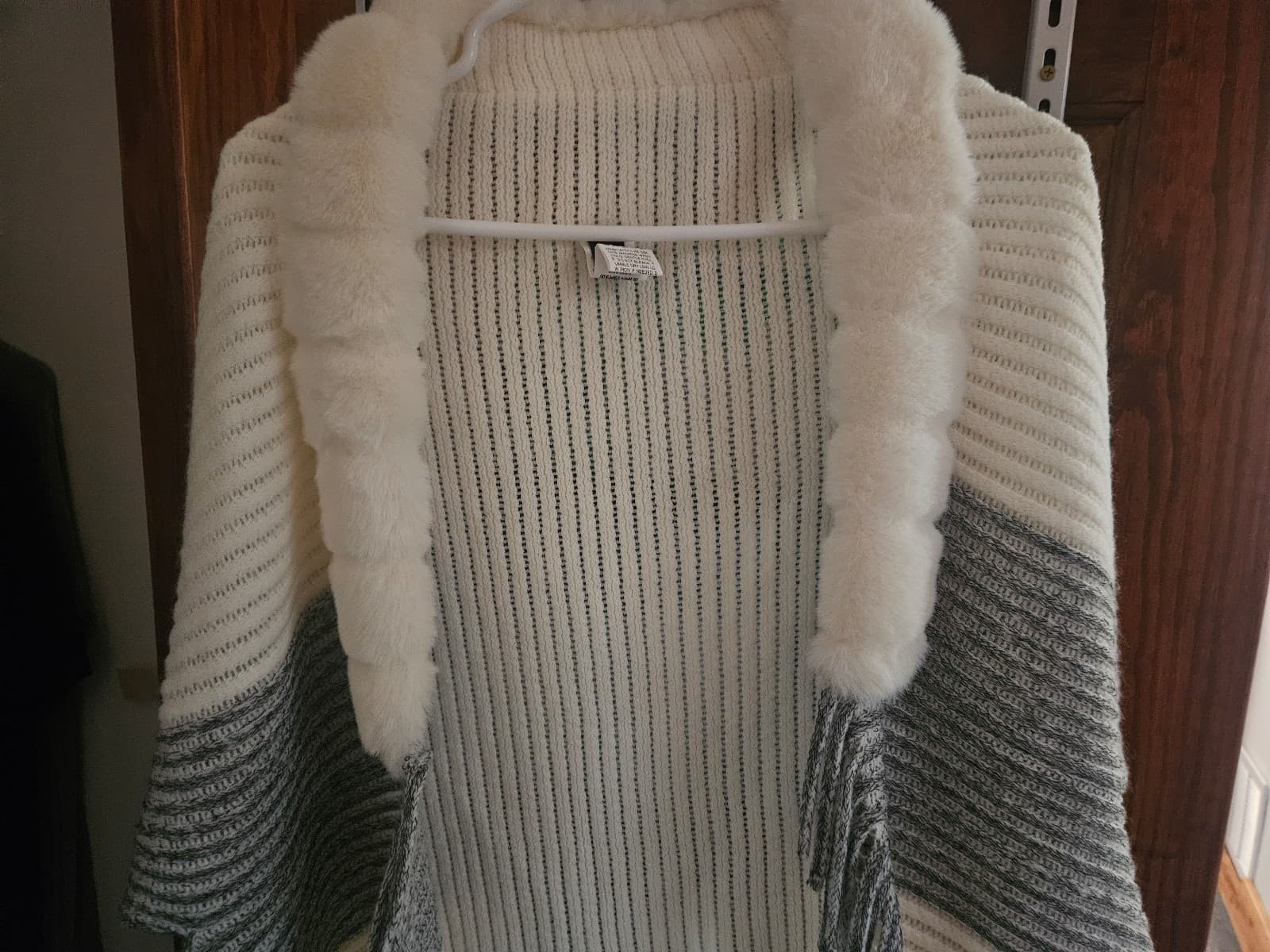 Wimens shein cape/ sweater one size nwot - Thumbnail 2