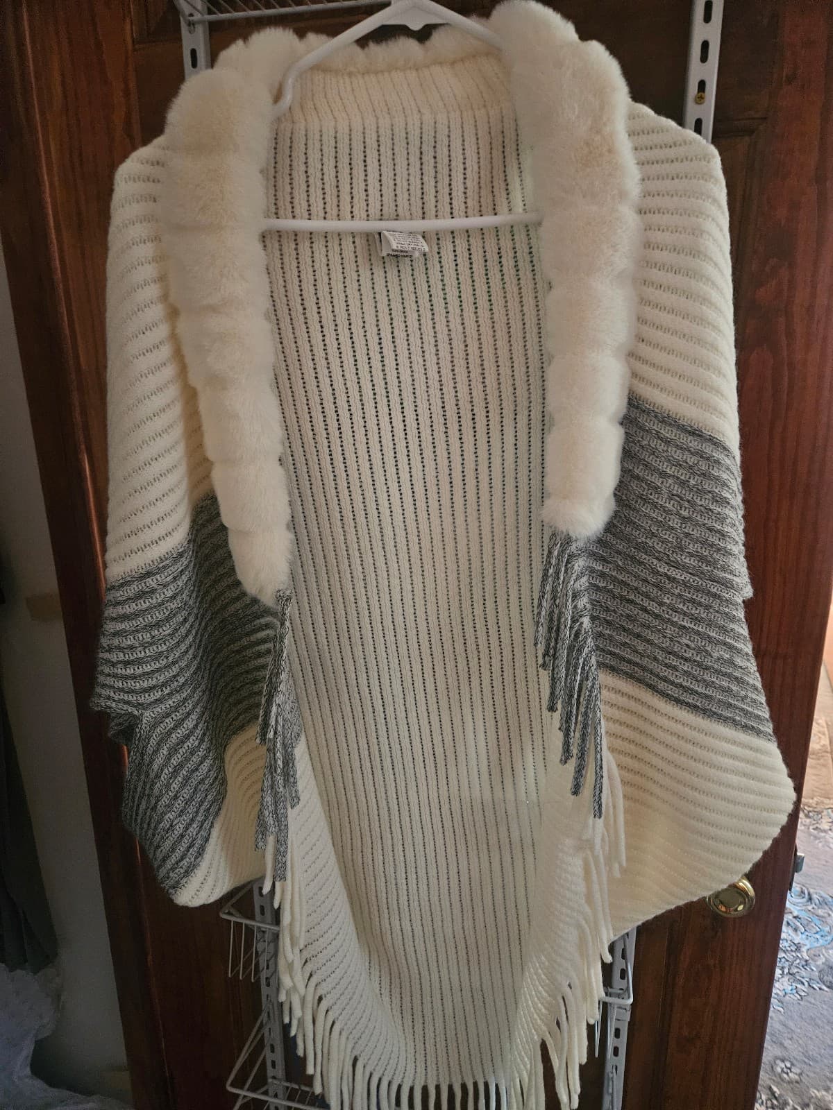 Wimens shein cape/ sweater one size nwot - Thumbnail 3