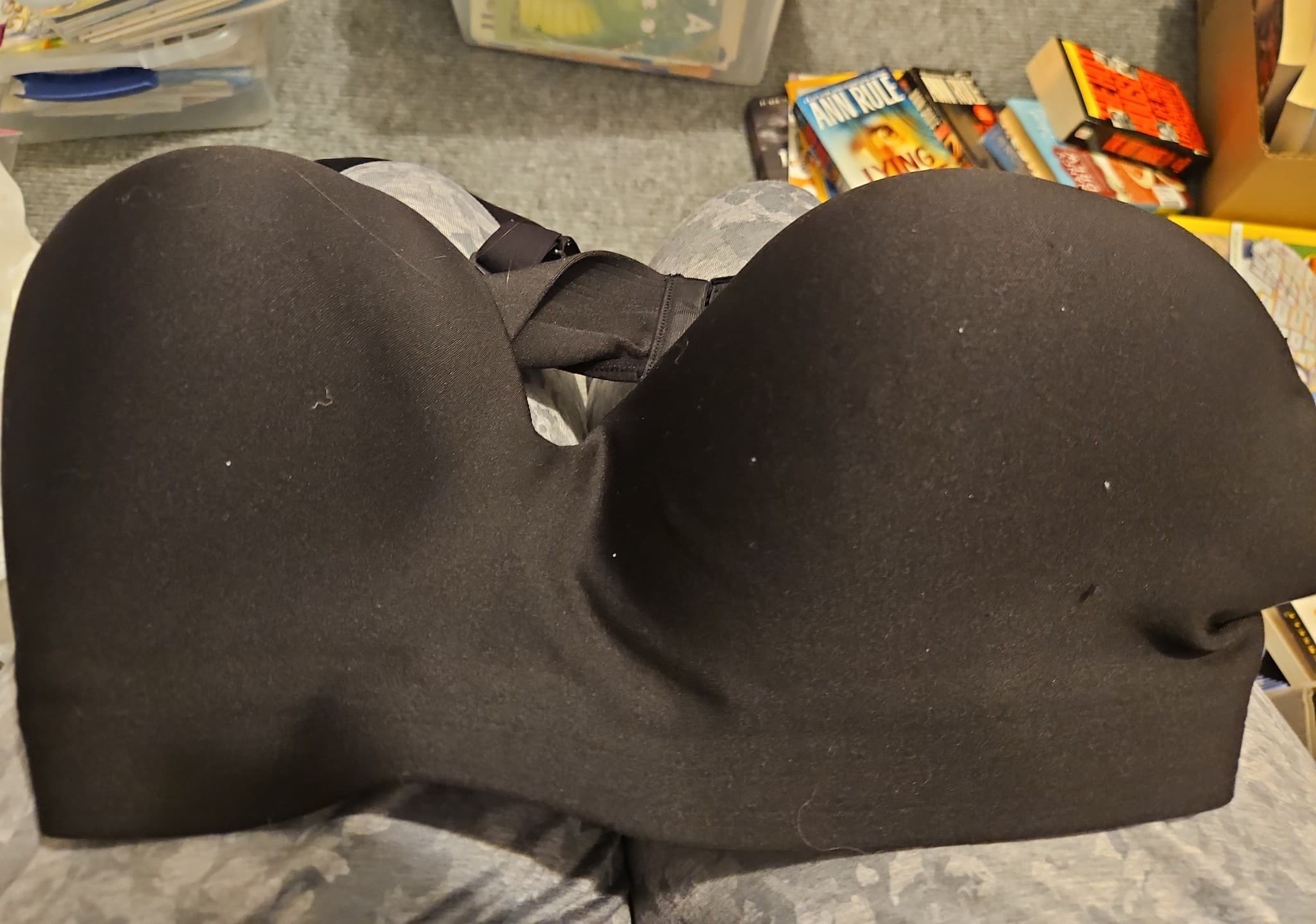 Hanes black 2xl lightly padded - Image 1