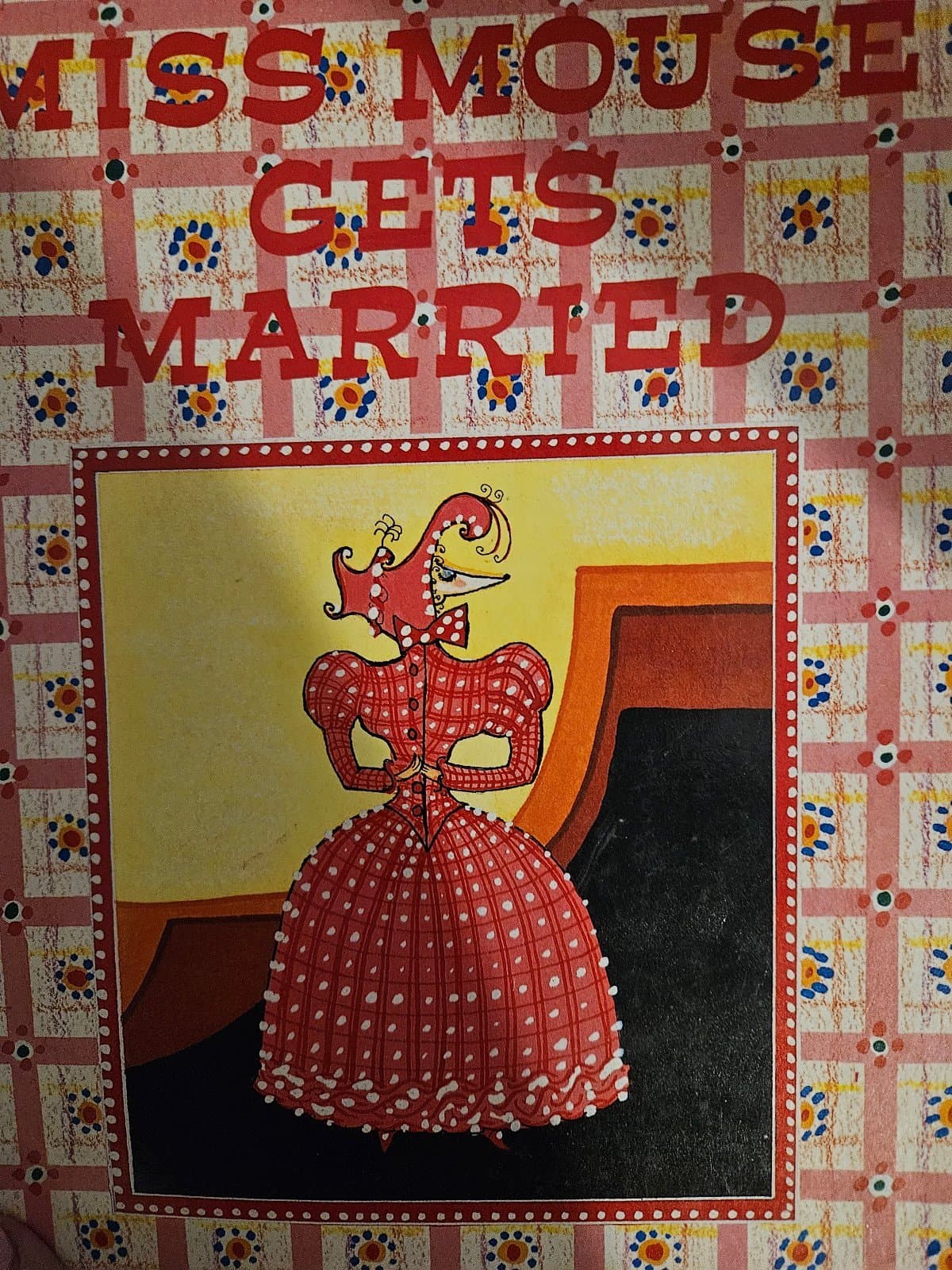 Miss mouse gets married. - Image 1