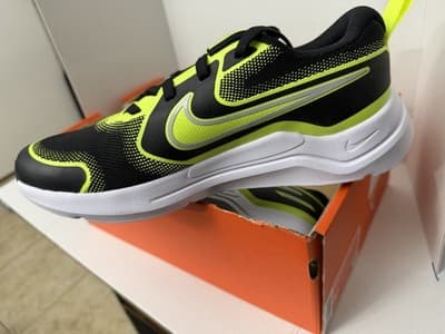 Nike Cosmic Runner (GS) Unisex Kids Lace-Up Low Top Mesh Sneakers US 5.5Y EU38 - Image 1