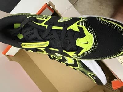 Nike Cosmic Runner (GS) Unisex Kids Lace-Up Low Top Mesh Sneakers US 5.5Y EU38 - Thumbnail 2