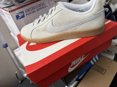 Nike 916795-001 Suede White Gum Sole Men's Sneakers Size 9 - Image 1