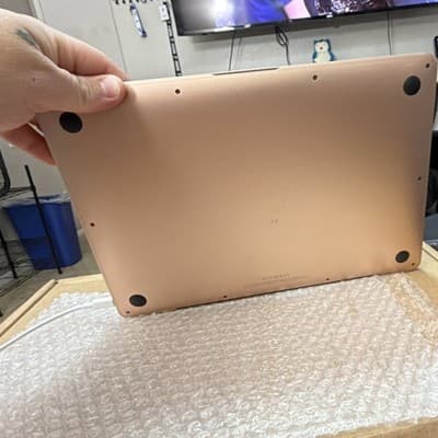 Apple MacBook Air 13-inch Gold Laptop Webcam Wi-Fi Bluetooth USB-C SSD - Thumbnail 4