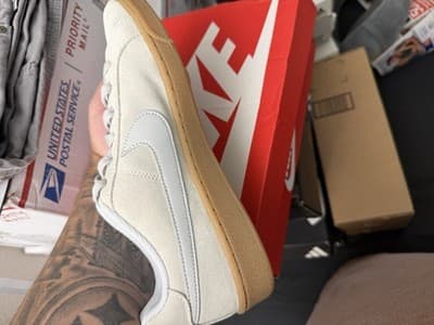 Nike 916795-001 Suede White Gum Sole Men's Sneakers Size 9 - Thumbnail 2