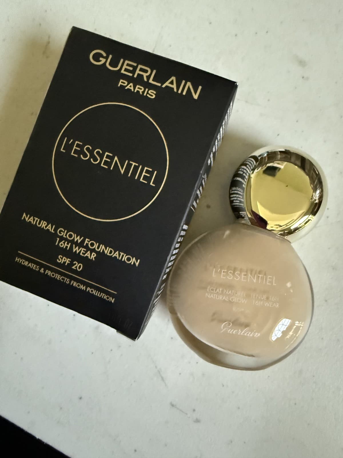 Guerlain L'Essential Foundation 00W Porcelain Dore 1.0 Oz (30 Ml) - Image 1