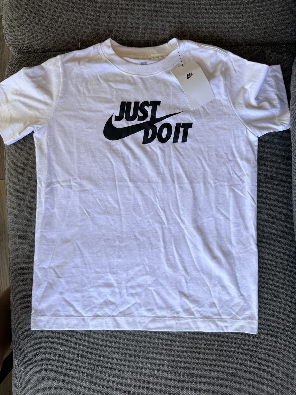 Kids Nike Just do it white Tshirt new medium - Image 1