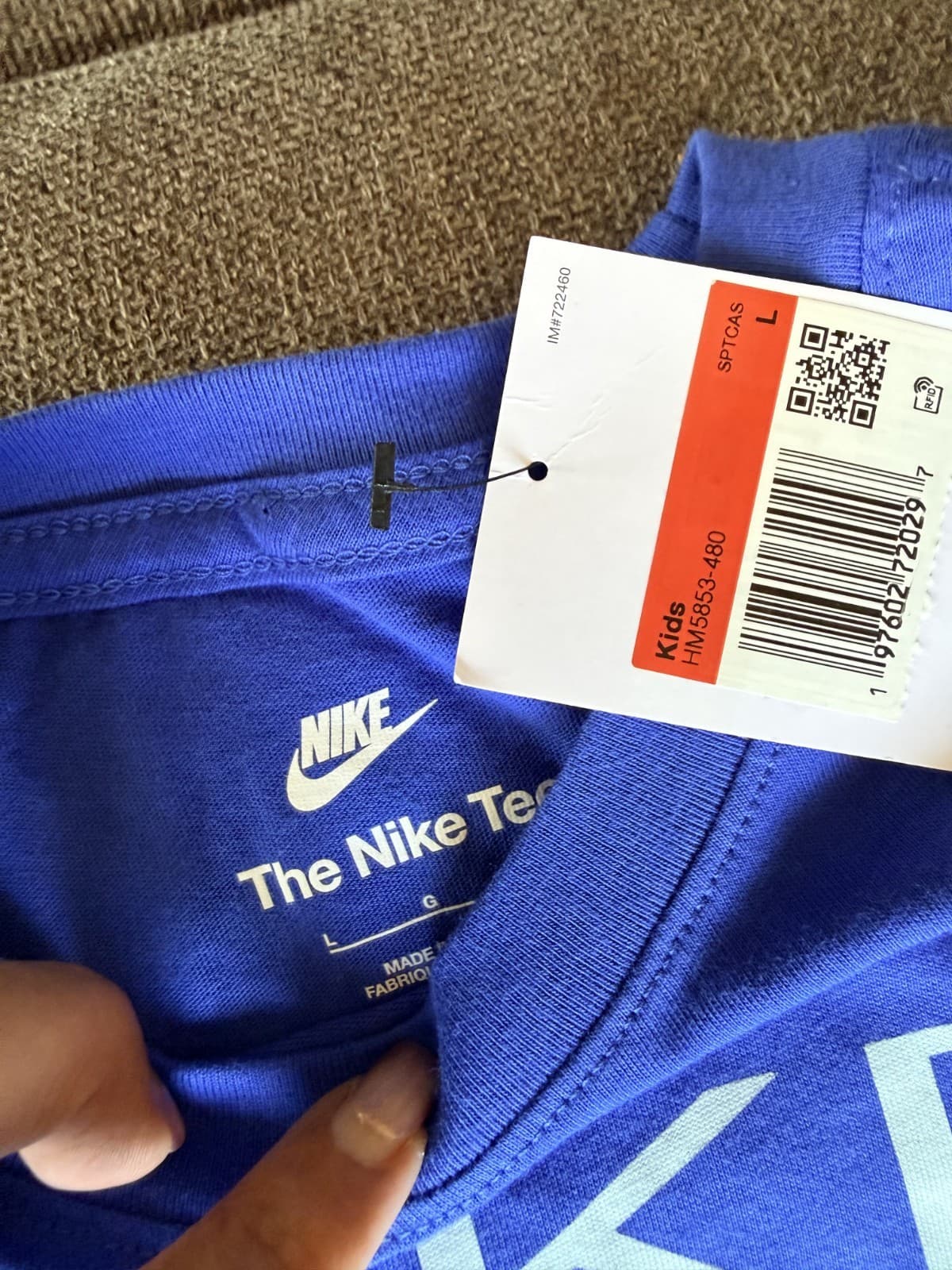 New boys size large blue nike tshirt - Thumbnail 3