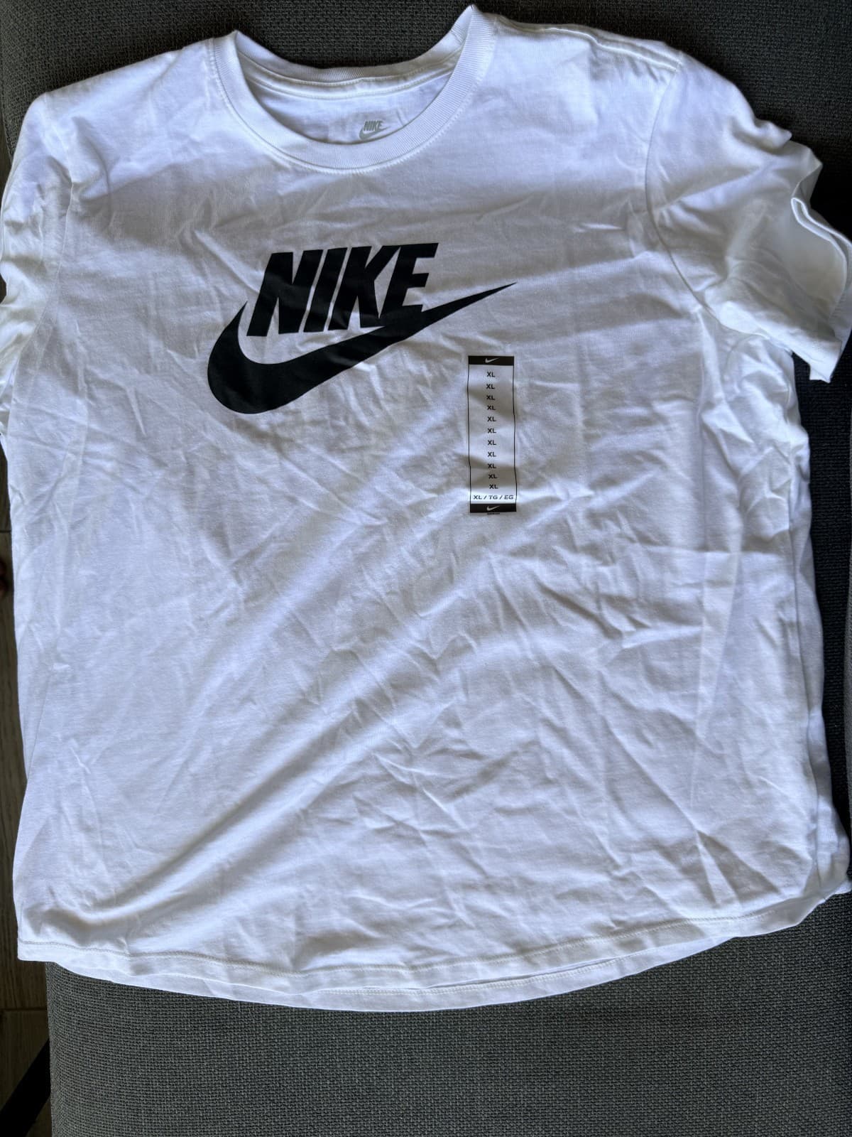 New women's Nike tshirt size xl - Image 1