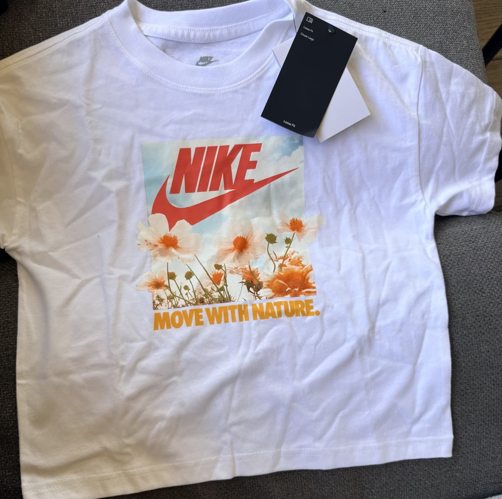Girls Nike move with nature crop tshirt new size small - Image 1