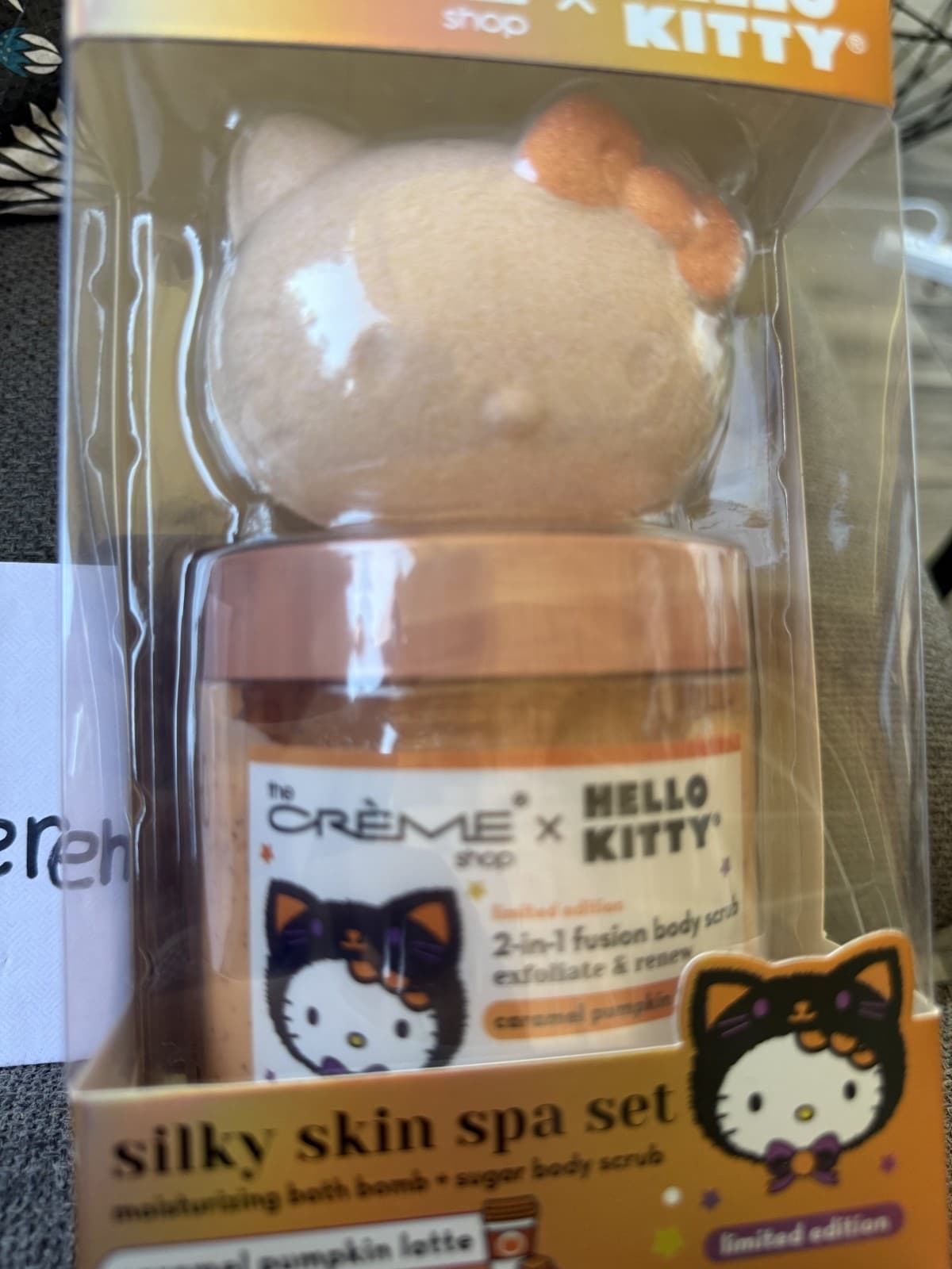Hello Kitty Silky skin spa set bath bomb,sugar body scrub caramel pumpkin latte - Thumbnail 3