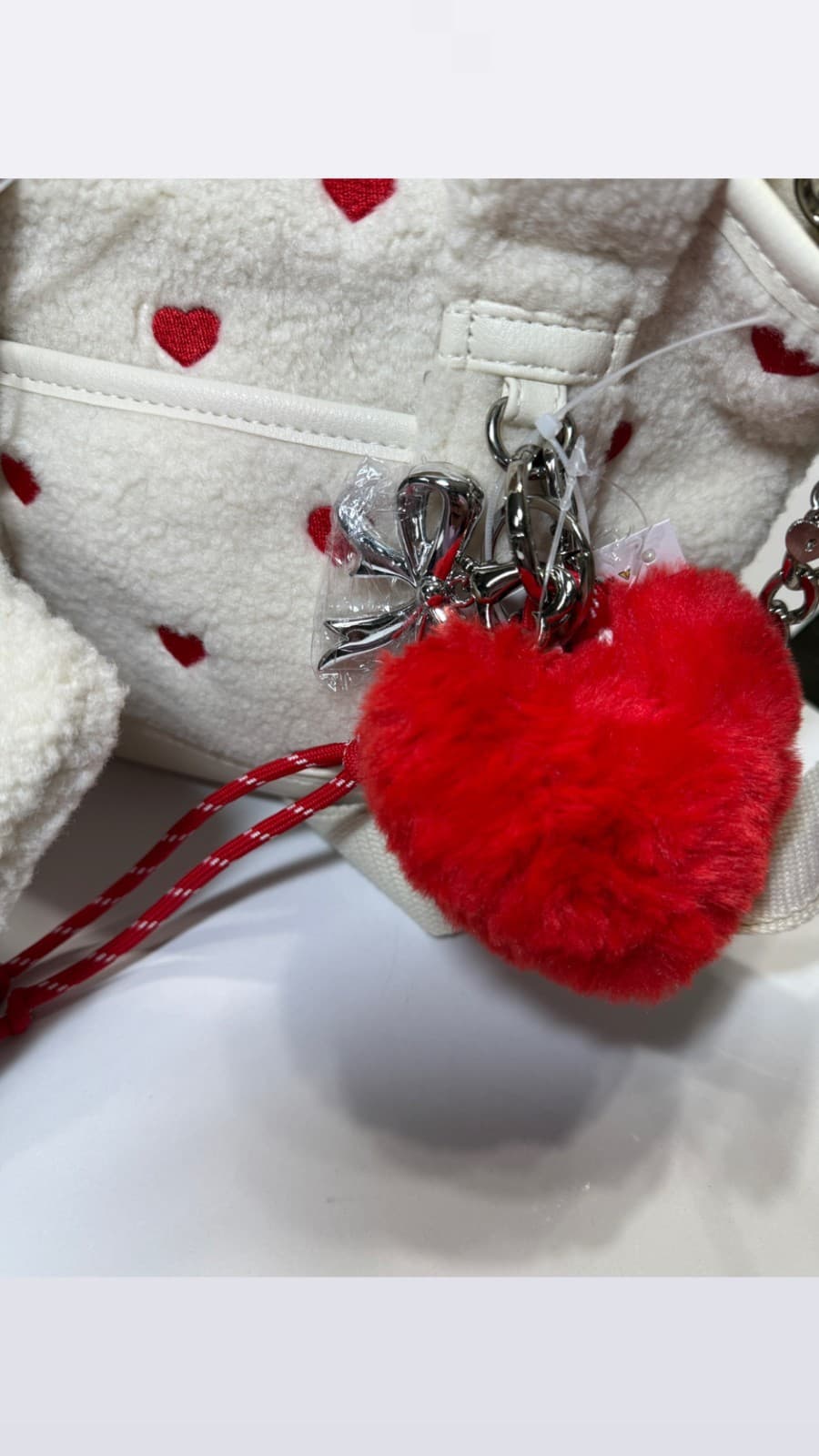 Madden girl faux sherpa heart embrodierd purse - Thumbnail 4