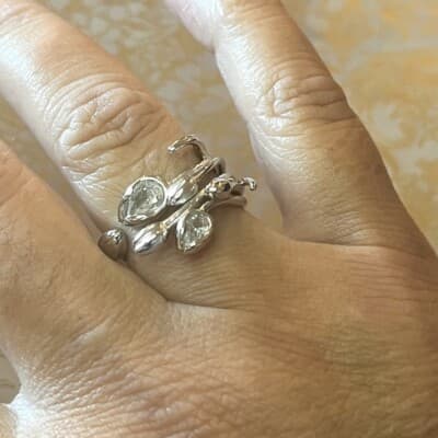 The Ivy Sculpture Ring in 925 and cubic zirconia - Thumbnail 4