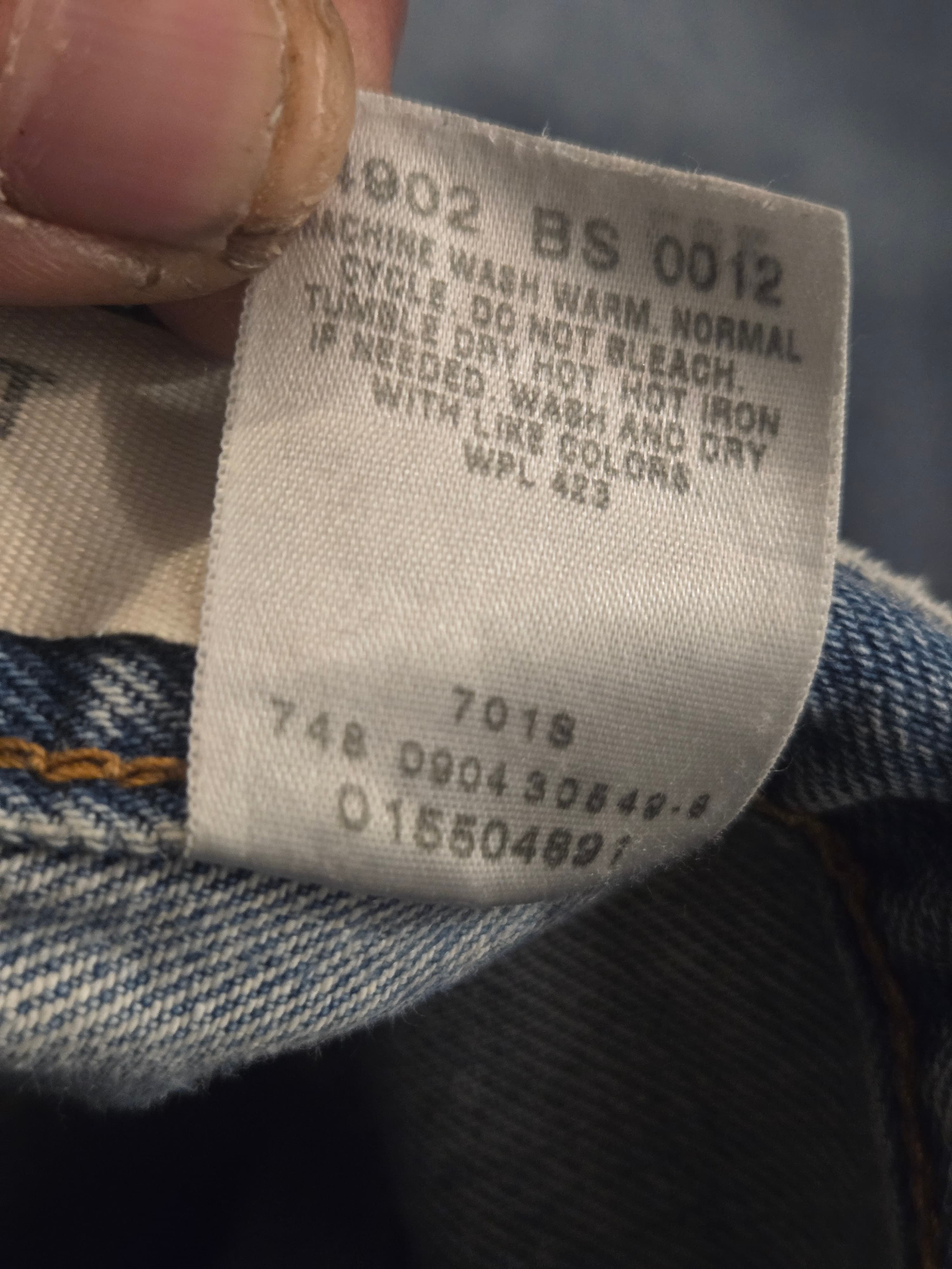 Vintage Levi’s 550 Relaxed Fit Jeans | Light Wash Denim | 32 x 32 (Actual 31x31) - Thumbnail 6