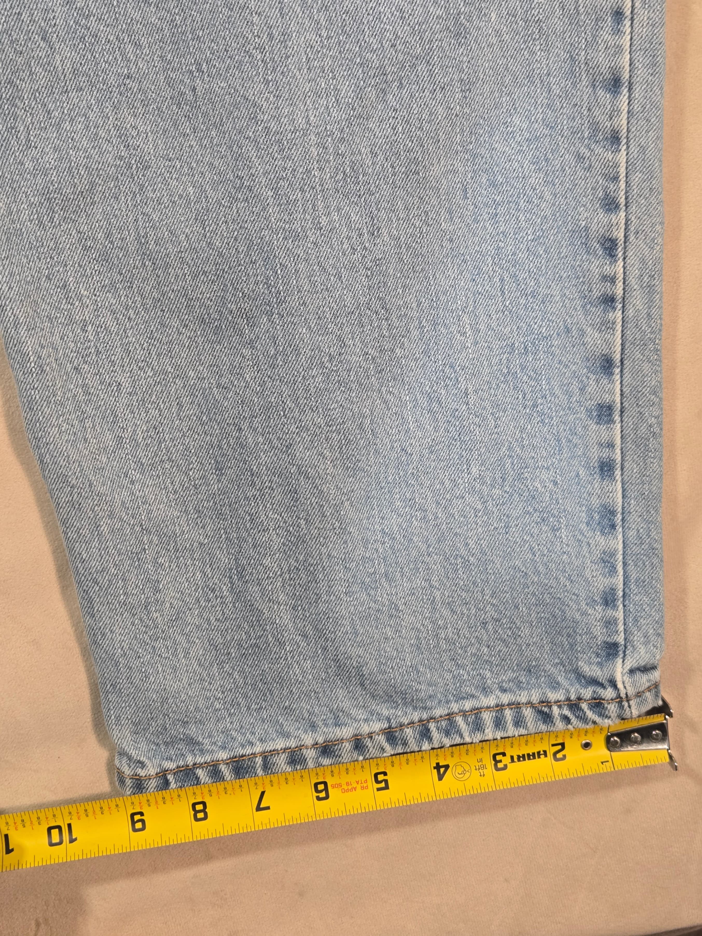 Vintage Levi’s 550 Relaxed Fit Jeans | Light Wash Denim | 32 x 32 (Actual 31x31) - Thumbnail 10