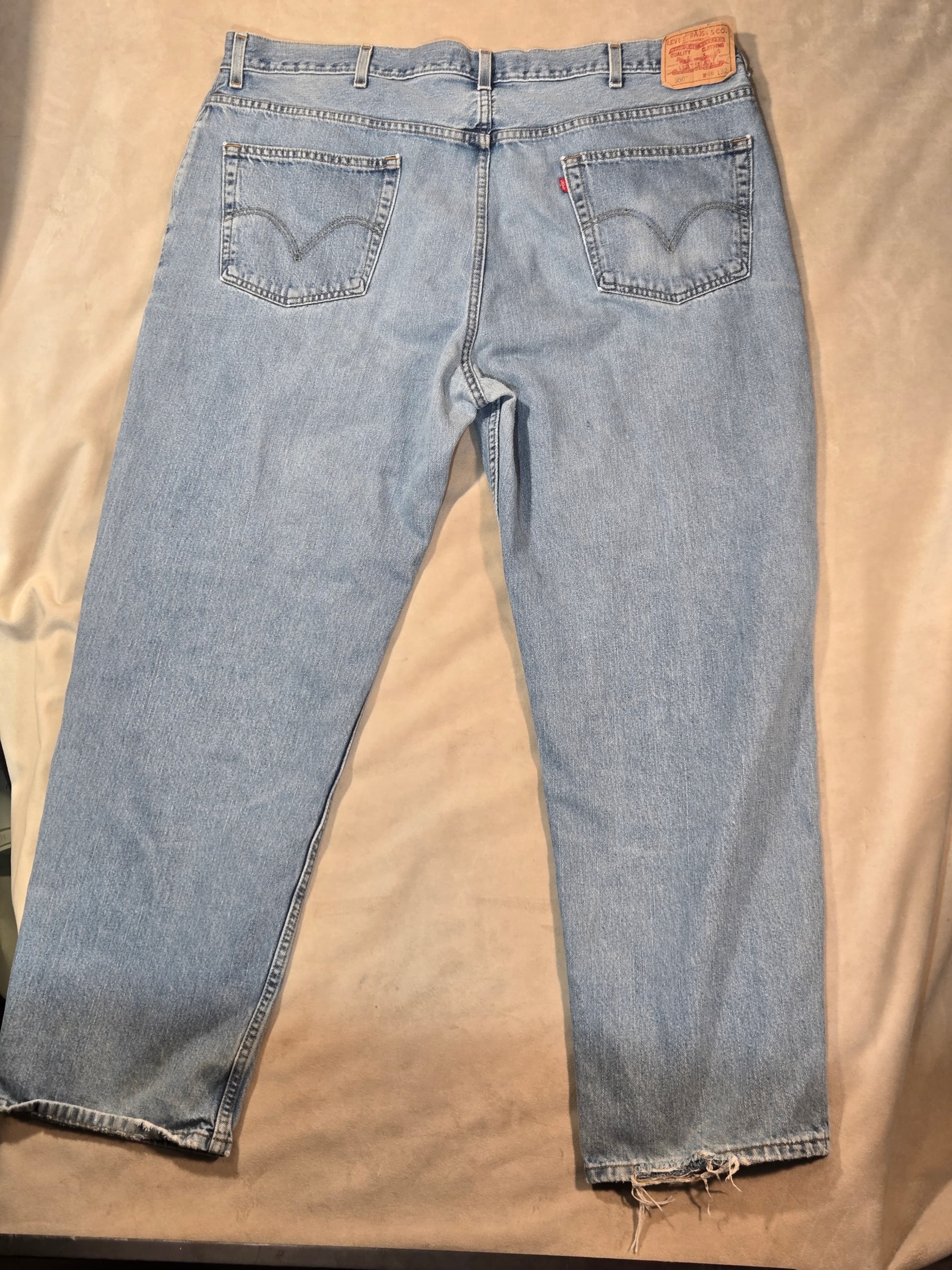 Vintage Levi’s 550 Relaxed Fit Jeans | Light Wash Denim | 32 x 32 (Actual 31x31) - Thumbnail 2