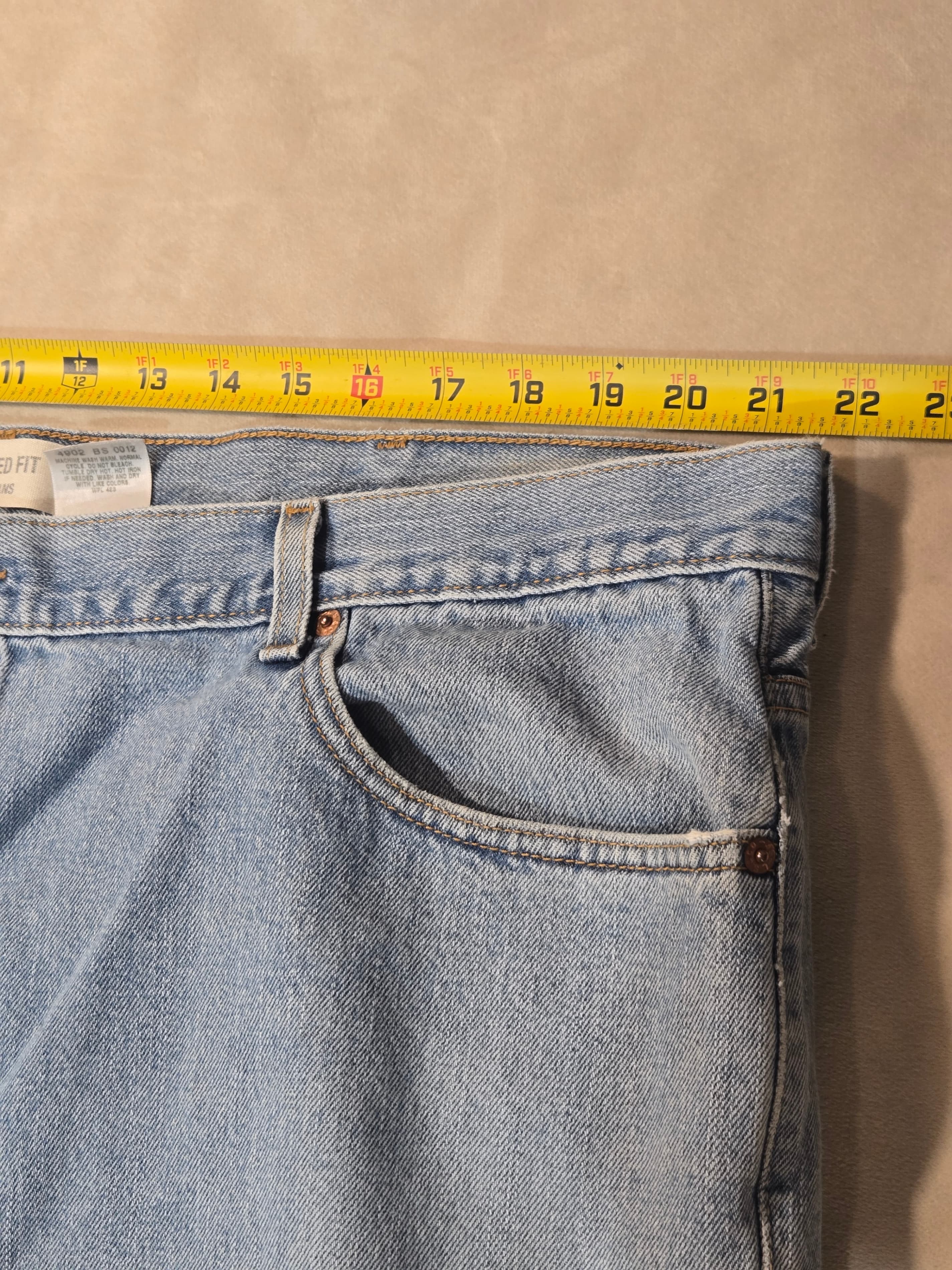 Vintage Levi’s 550 Relaxed Fit Jeans | Light Wash Denim | 32 x 32 (Actual 31x31) - Thumbnail 9