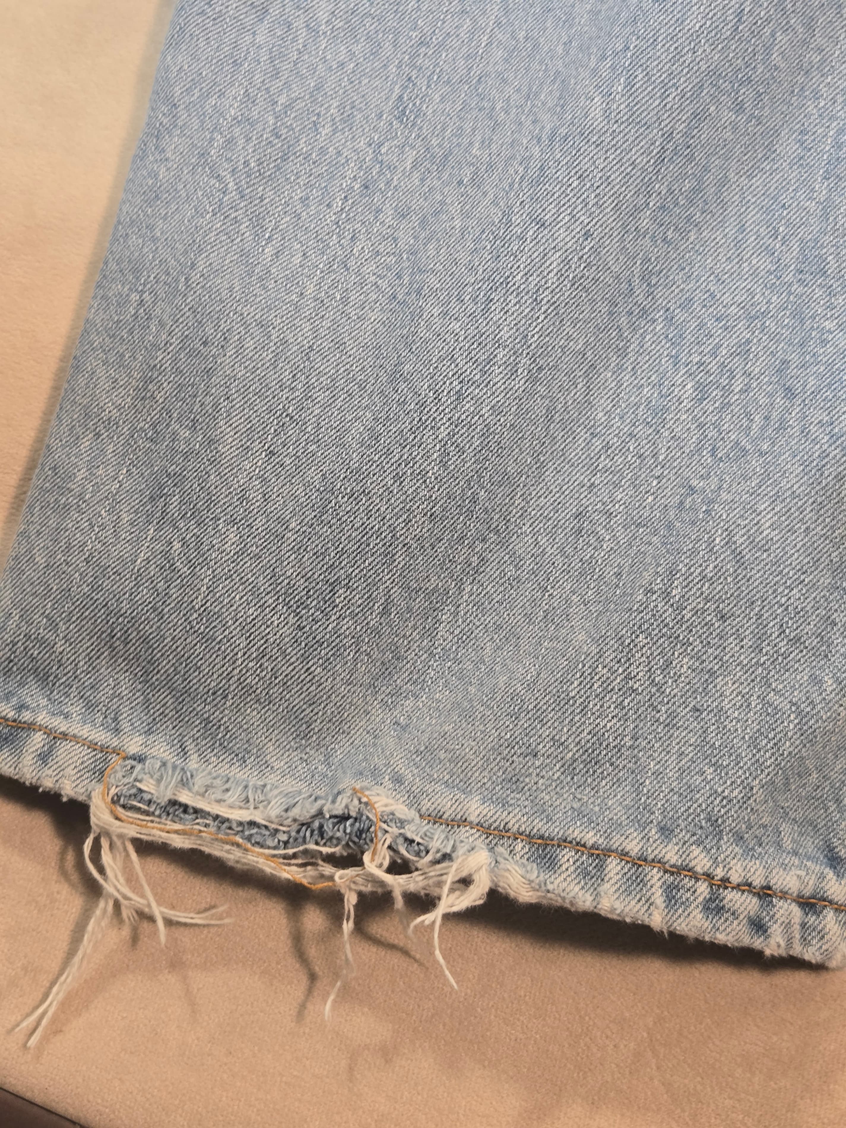 Vintage Levi’s 550 Relaxed Fit Jeans | Light Wash Denim | 32 x 32 (Actual 31x31) - Thumbnail 5