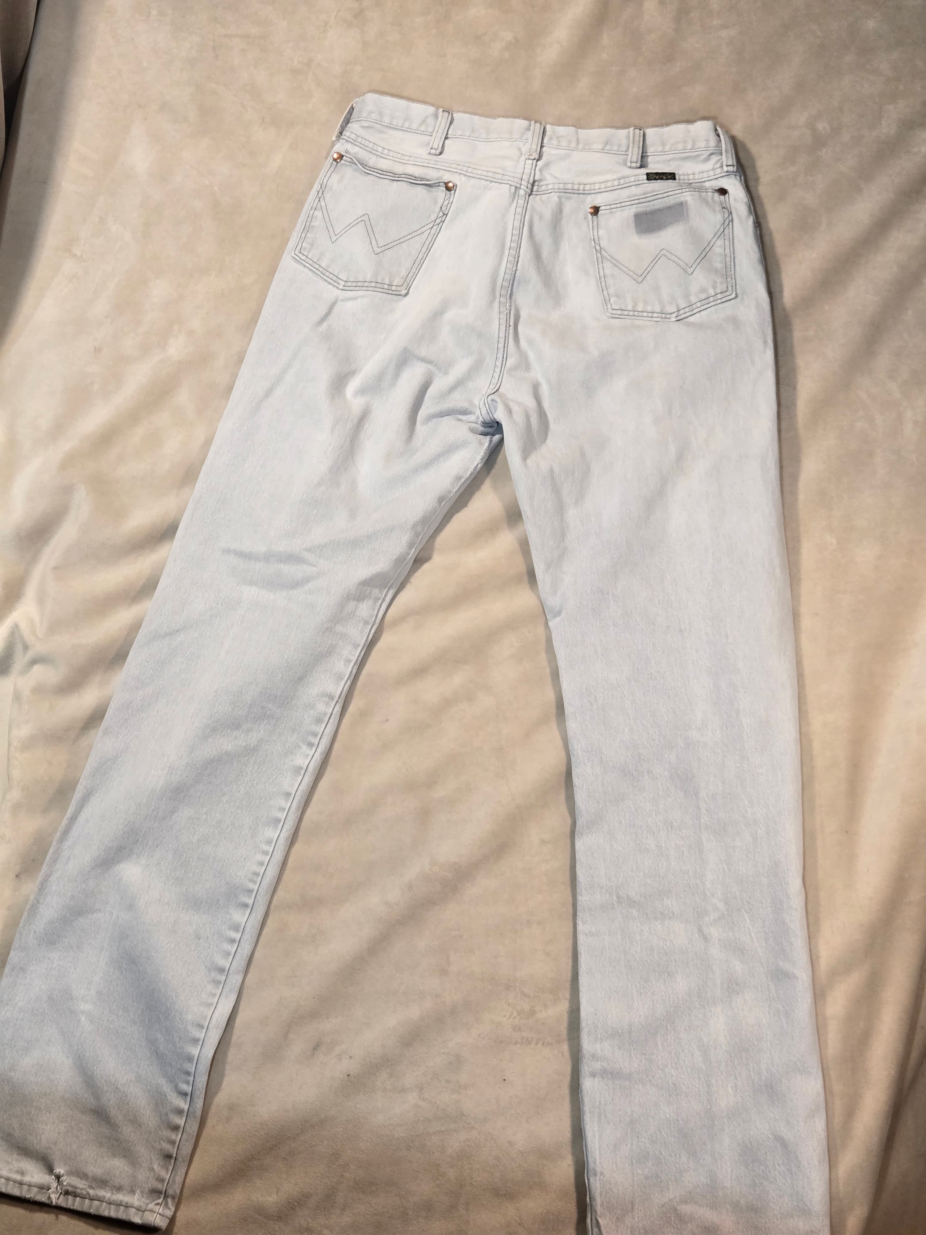 Vintage Wrangler Relaxed Fit Jeans | Light Wash Denim | 36 x 30 (Actual 35x29) - Thumbnail 2