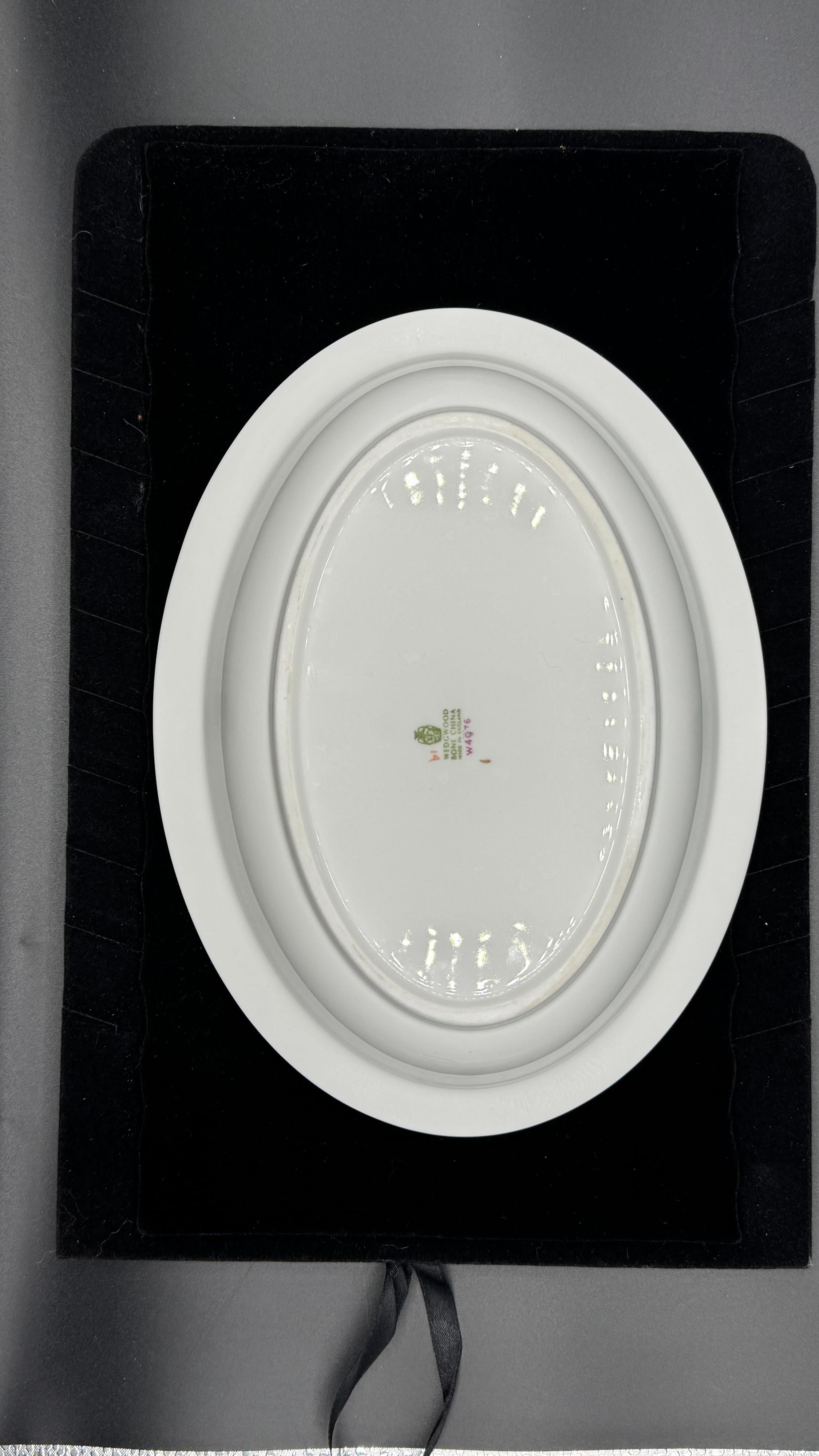 Wedgewood Devon Spray Oval Serving Dish - Thumbnail 2