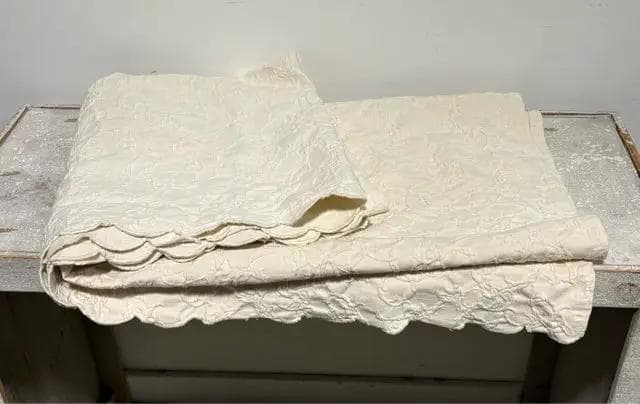 Cream Queen Coverlet Bedding
