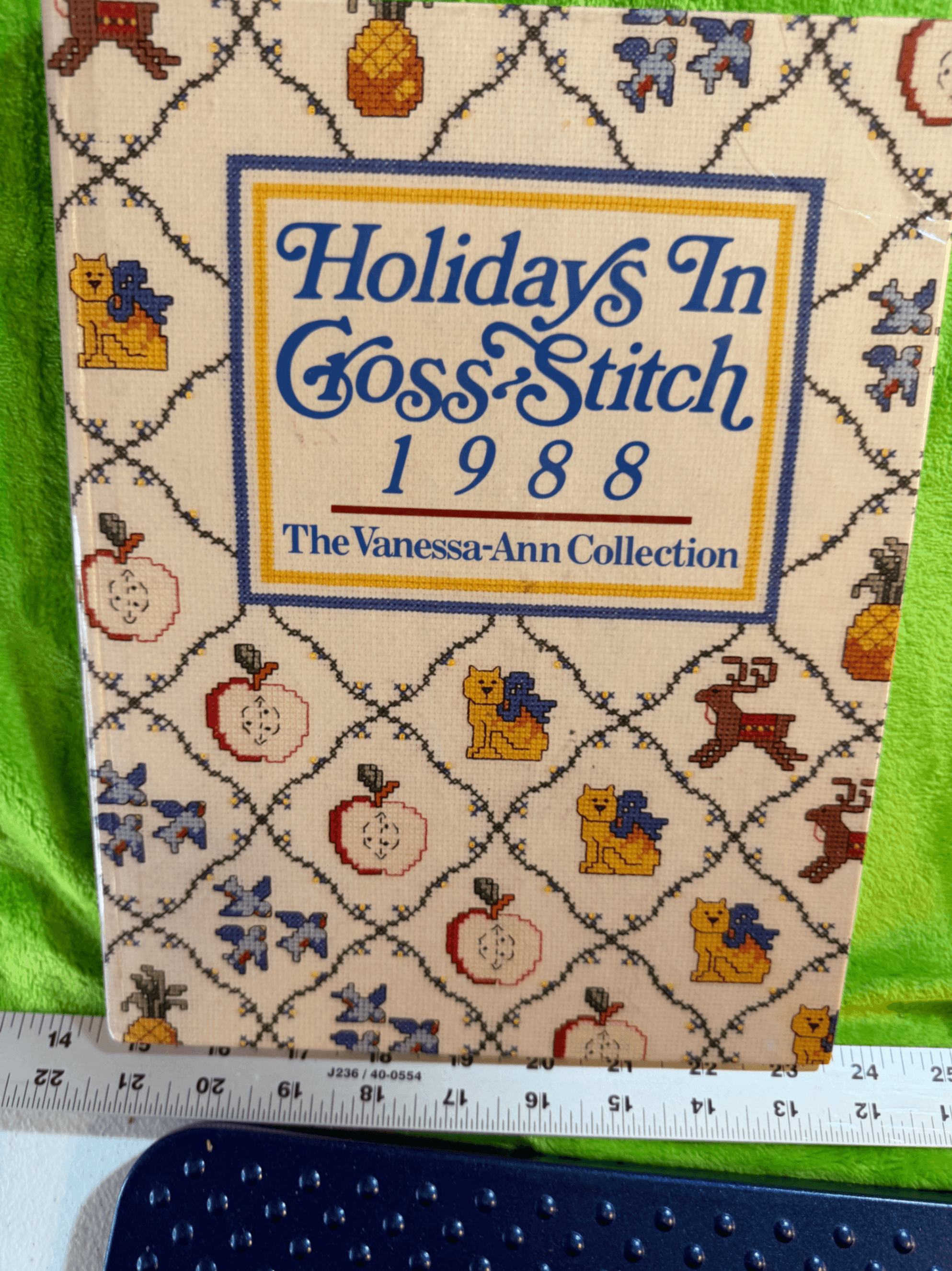 Vanessa-Ann Collection Holidays in Cross-Stitch 1988 Book - Image 1