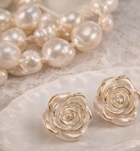Curated Vintage Pearl & Classic Jewelry Mystery Box, Timeless Bundle - Thumbnail 8