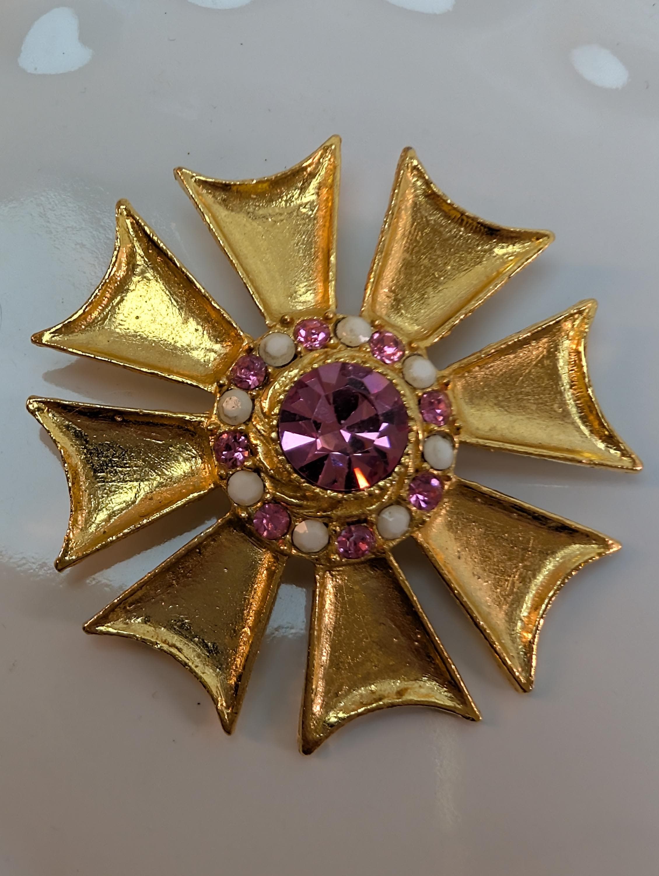 Vintage Sunburst Brooch with Pink Rhinestone Center – Gold Tone Statement Pin – Mid Century Classic
